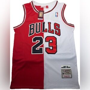Mitchell & Ness 1996-1997 Chicago Bulls Michael Jordan Authentic Jersey, Men’s M